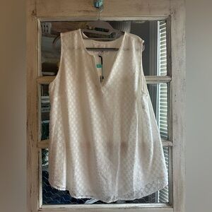 A59 NWT 41 Hawthorn | White Textured Sleeveless Blouse